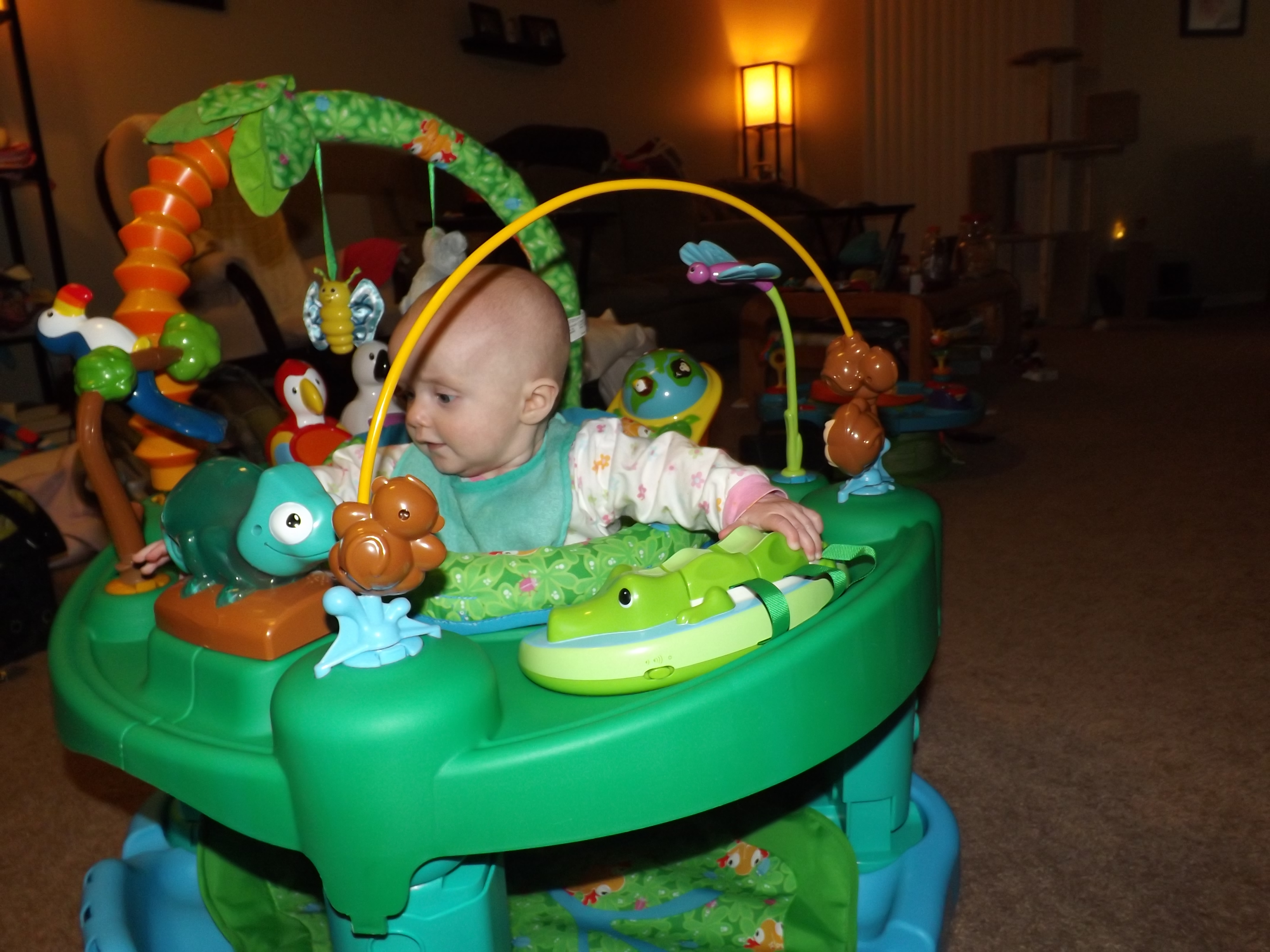 Arianna in exersaucer